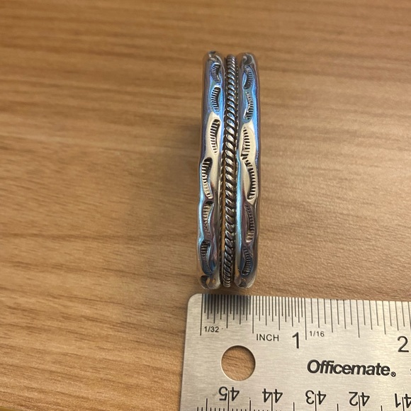 Amazing Navajo 925 sterling silver hand stamped signed cuff bracelet - Picture 4 of 8